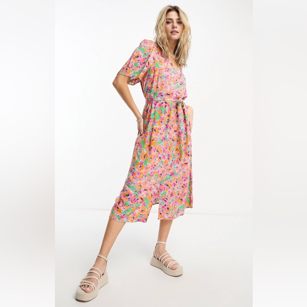 Monki wrap midi dress in pink floral print - Picture 8 of 15